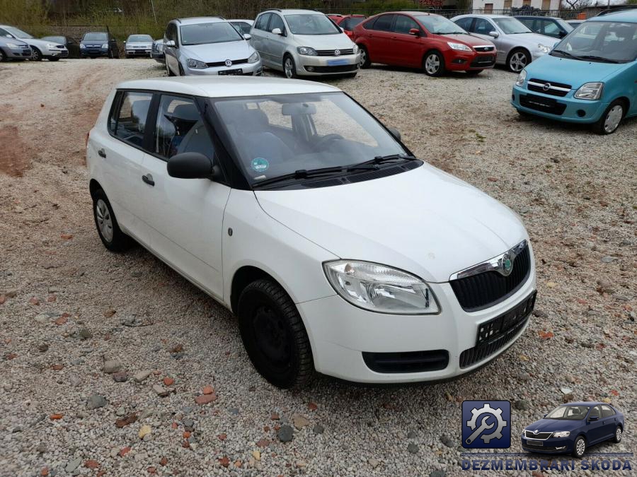 Incuietoare capota skoda fabia 2010