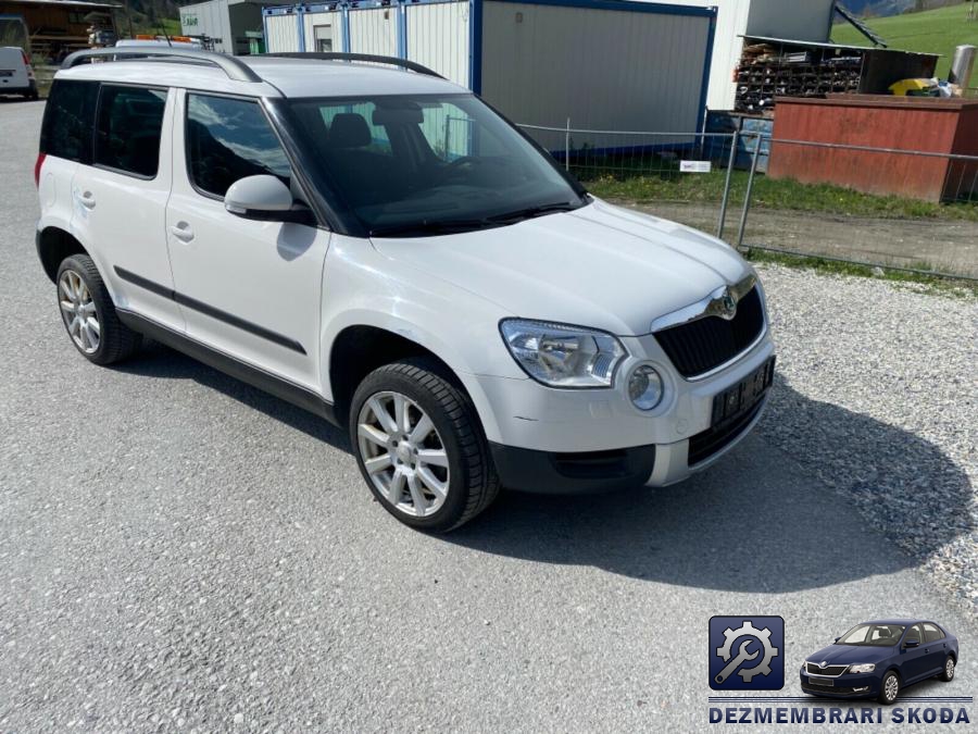 Lampi spate skoda yeti 2009